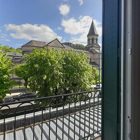 Le Geneve Hotel 2*