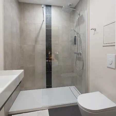 Le Geneve Hotel
