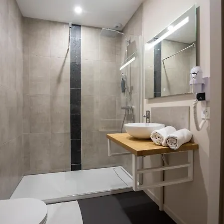 Le Geneve Hotel