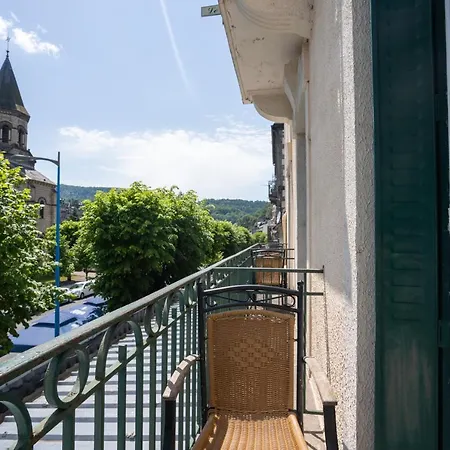 Le Geneve Hotel 2*